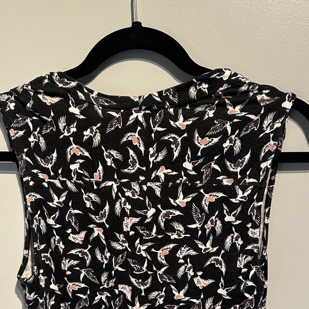 🌸Ricki's Black and White Bird Pattern sleeveless Top - Picture 6 of 9
